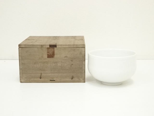 Ｓ７８２　水指　『出石焼』『白磁』『昇山窯　小嶋昇山作』　共箱　茶道具 小嶋昇山 出石焼 菊花文彫白磁茶碗 共箱栞 抹茶碗 抹茶茶碗